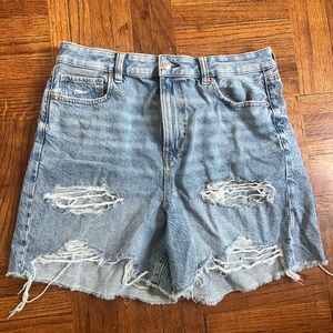 Boyfriend fit denim shorts